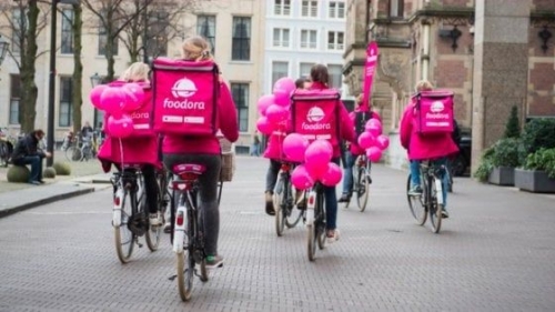 Pasti a domicilio? I ciclisti in rosa lasciano l’Italia