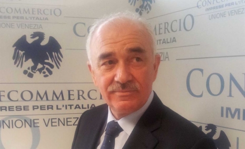 FATTURATO ZERO: NEGOZI DI ABBIGLIAMENTO A RISCHIO ESTINZIONE