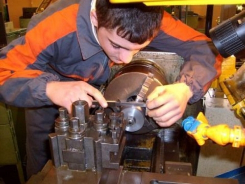 Bene l’occupazione in Veneto, ma è precaria e sottopagata
