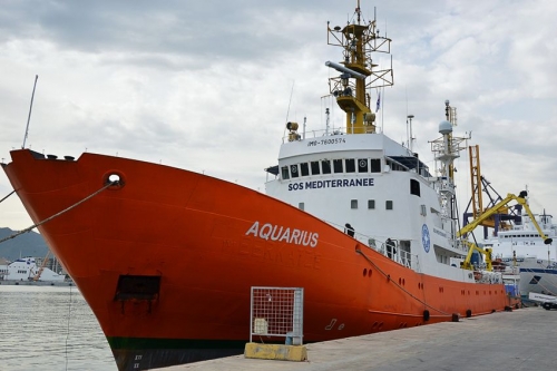 La lite tra Italia e Gran Bretagna ‘imprigiona’ 105 migranti