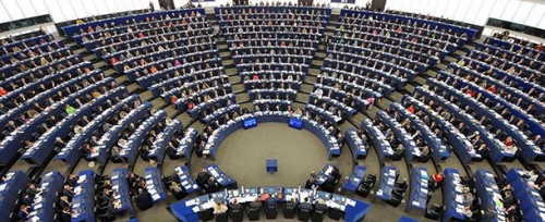 Il Parlamento europeo ha deciso: anche Netfix paghi le tasse